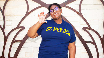 Incoming student Isabella Mitchell is seen wearing a UC Merced shirt.